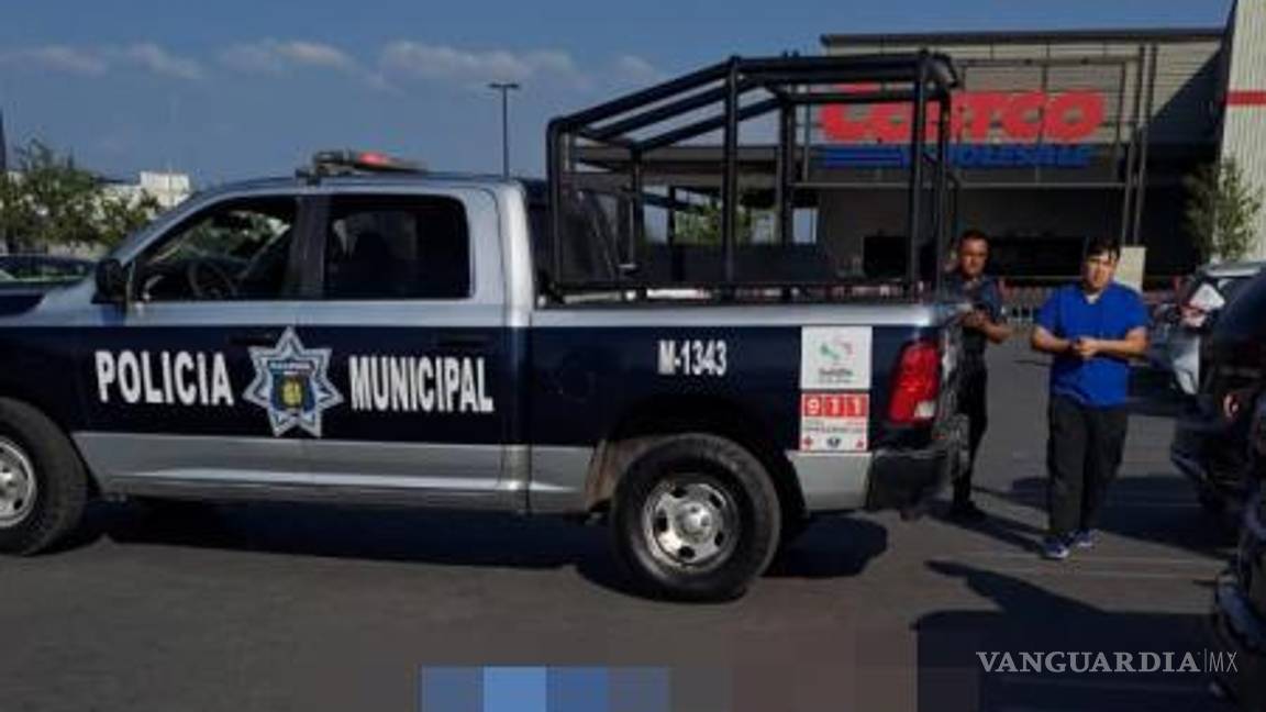 $!La familia pidió ayuda a los empleados del lugar, pero el hombre ya no contaba con signos vitales.