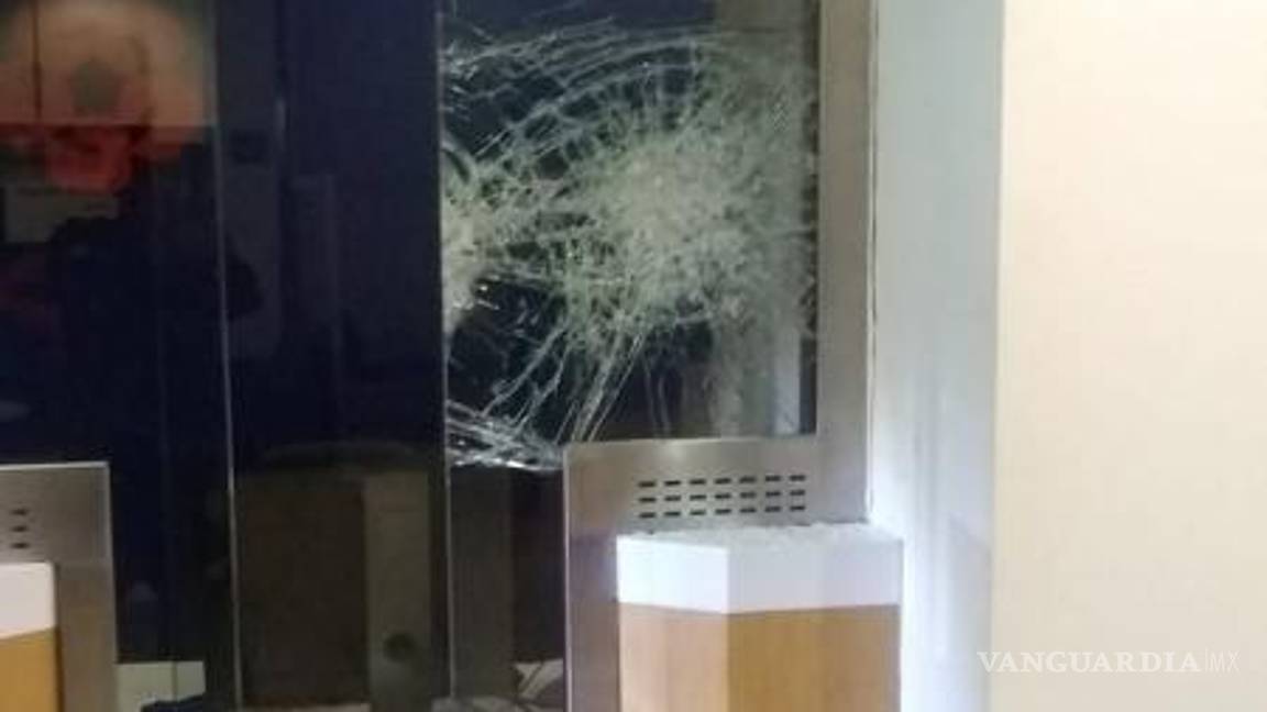 $!Joven de 16 años es detenido por intentar robar un banco en Nuevo León