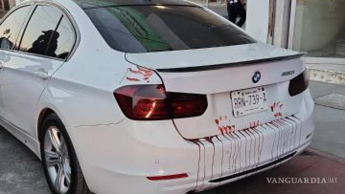 En Monclova, BMW ‘decorado con sangre’ moviliza a cuerpo policiaco