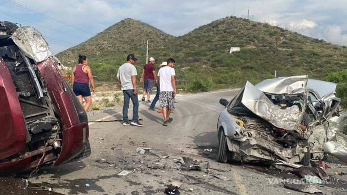 $!Terrible accidente dejó sin vida a dos personas en la carretera a Torreón.