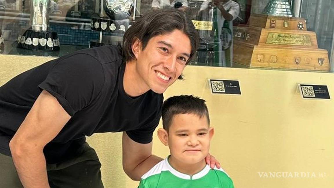 $!El pequeñín tuvo la oportunidad de convivir con el portero santista Héctor Holguín.