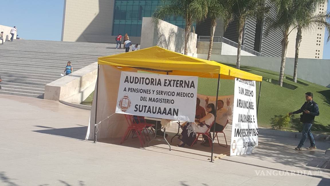 $!Cumple dos semanas en Torreón protesta de trabajadores de la UAAAN