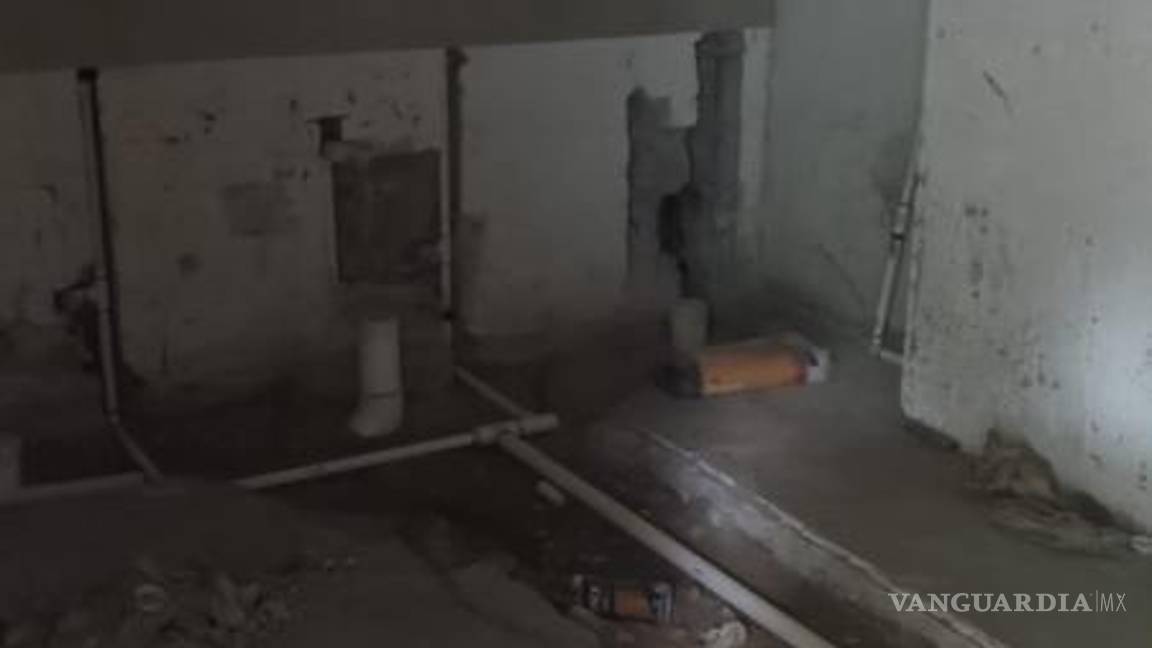 $!La desordenada remodelación de la clínica 82 ha dejado a los pacientes con solo dos baños disponibles en toda la unidad.