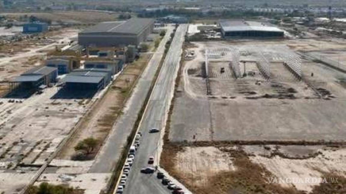 $!Vista del recién pavimentado bulevar Parque Industrial en la colonia Estancias de San Juan Bautista.