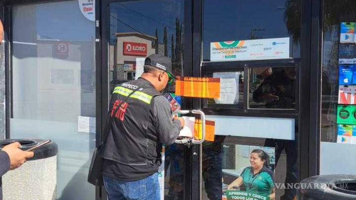 Clausuran tienda de conveniencia de la colonia Palma Real por infraestructura dañada