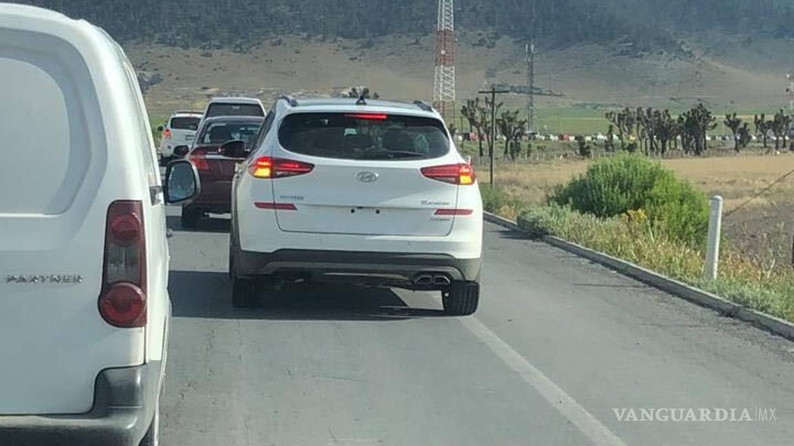 $!Deslave bloquea la carretera 57, cientos de automovilistas se vieron afectados
