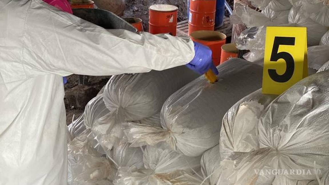 $!Aspectos del decomiso materiales para realizar drogas sintéticas en Nuevo León.