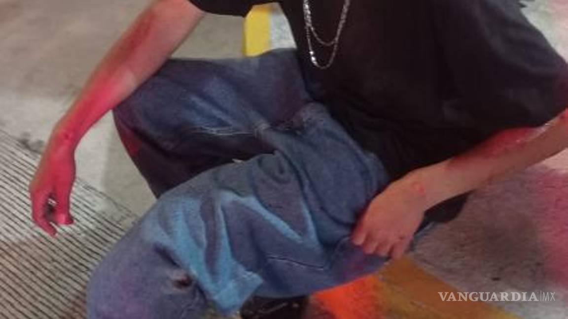 $!Autoridades de Tránsito Municipal investigan el lugar del accidente en busca de pistas sobre el vehículo responsable.