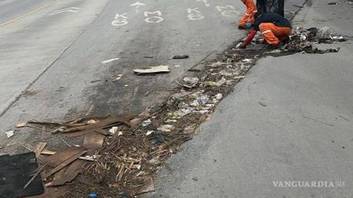 $!Personal de limpieza atiende las calles de La Polvorera y Camilo Torres.