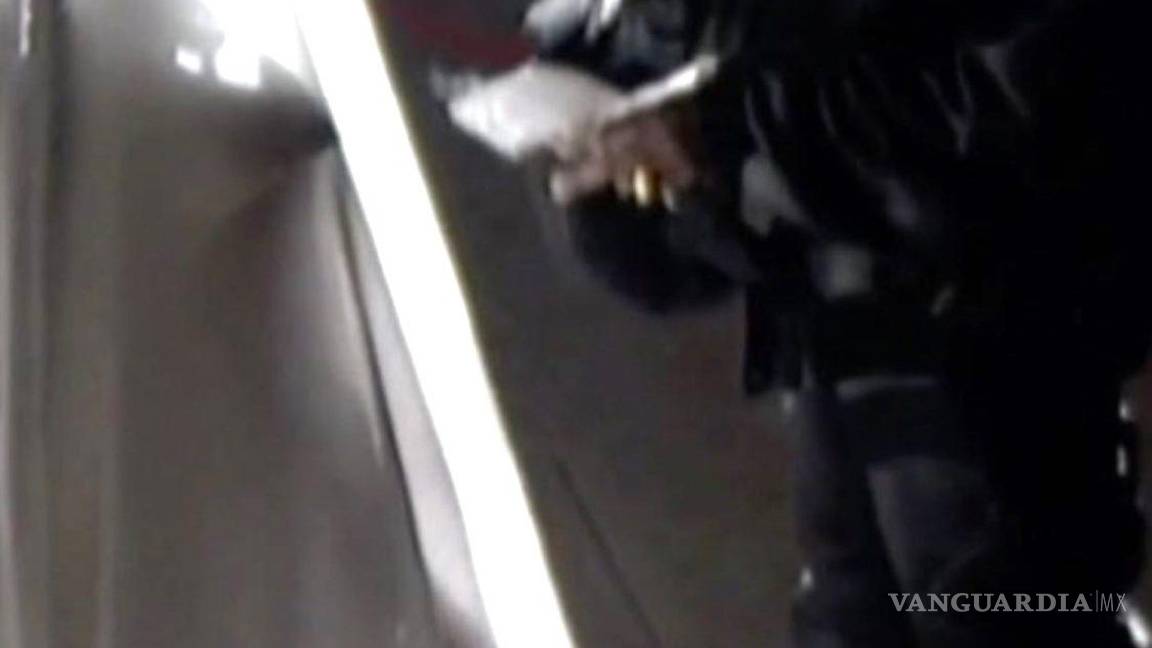 $!¡Suenan campanas de boda! ¿De nuevo? Kim Kardashian West sorprendió a todos este jueves al utilizar una vez más un vestido de novia de alta costura para encontrarse con Kanye West en el altar.