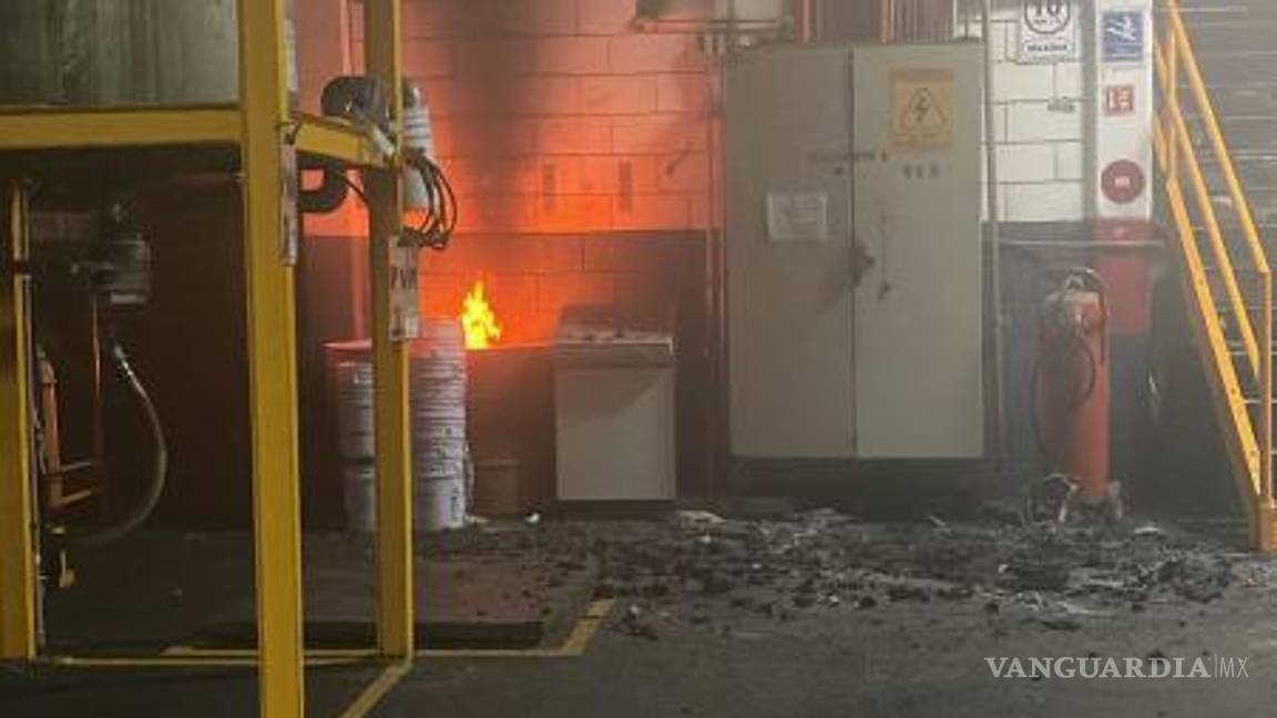 $!Moviliza incendio en una empresa de adhesivos en Escobedo, Nuevo León
