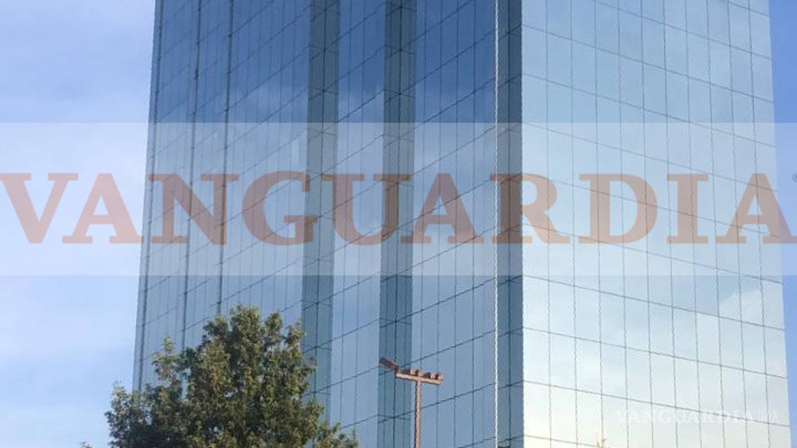 $!Evacuan la Torrelit de Saltillo por reporte de incendio