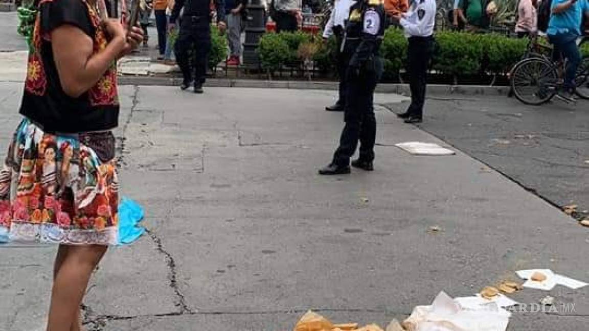 Decomisan mercancía a “Lady Tacos de Canasta”, ciudadanos la auxilian y policías son investigados