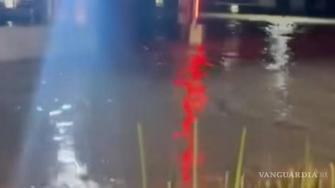 $!El agua acumulada por la tormenta causó estragos en fraccionamientos del norte de Saltillo.