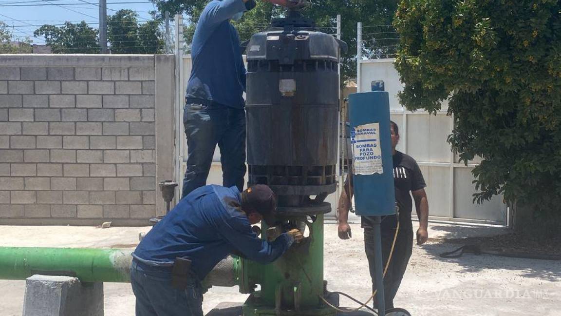 SIMAS Torreón trabaja en la reparación de bomba de la Plaza Madero
