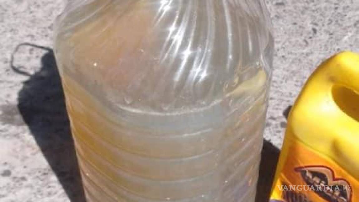 Denuncian en redes sociales venta de gasolina con agua en Saltillo