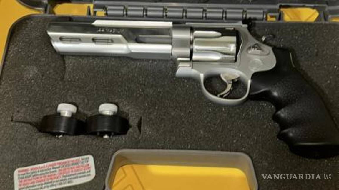 $!En el domicilio del empresario saltillense ejecutado el domingo se aseguraron armas y drogas.