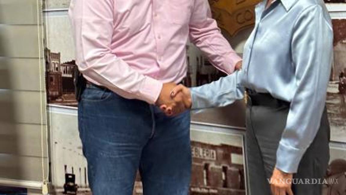 $!Roberto Piña Amaya y Sara Pérez Cantú, en el inicio de la entrega-recepción de la administración municipal de Frontera.