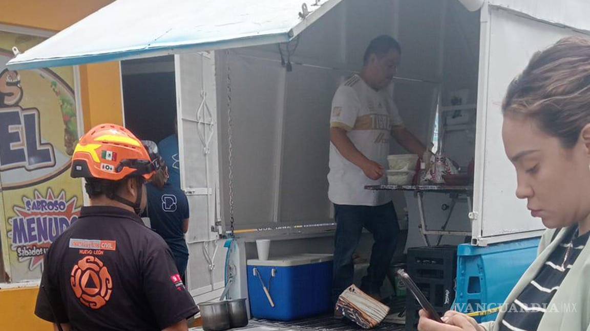 Explosión de tanque de gas en puestos de tacos en Nuevo León deja tres lesionados