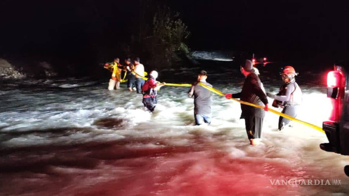 Rescatan a 15 personas más atrapadas en aguas del Río Pilón, en Montemorelos, NL