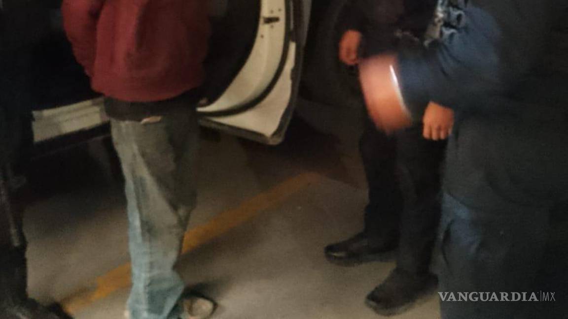 $!Santiago de Jesús “N”, Juan Carlos “N” y Jesús Salvador “N” fueron arrestados en tres diferentes colonias de Saltillo por prender fuego a terrenos baldíos, lo que causó alarma entre los vecinos y movilizó a las autoridades.