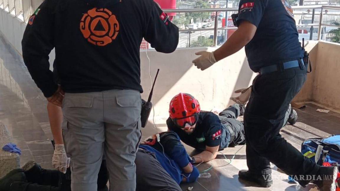 Mujer resulta lesionada al caer a las vías de la Línea 3 del Metro en Nuevo León; presuntamente se arrojó