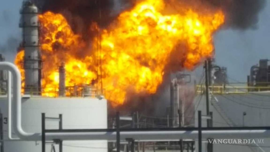 Reportan gran explosión en refinería de Texas