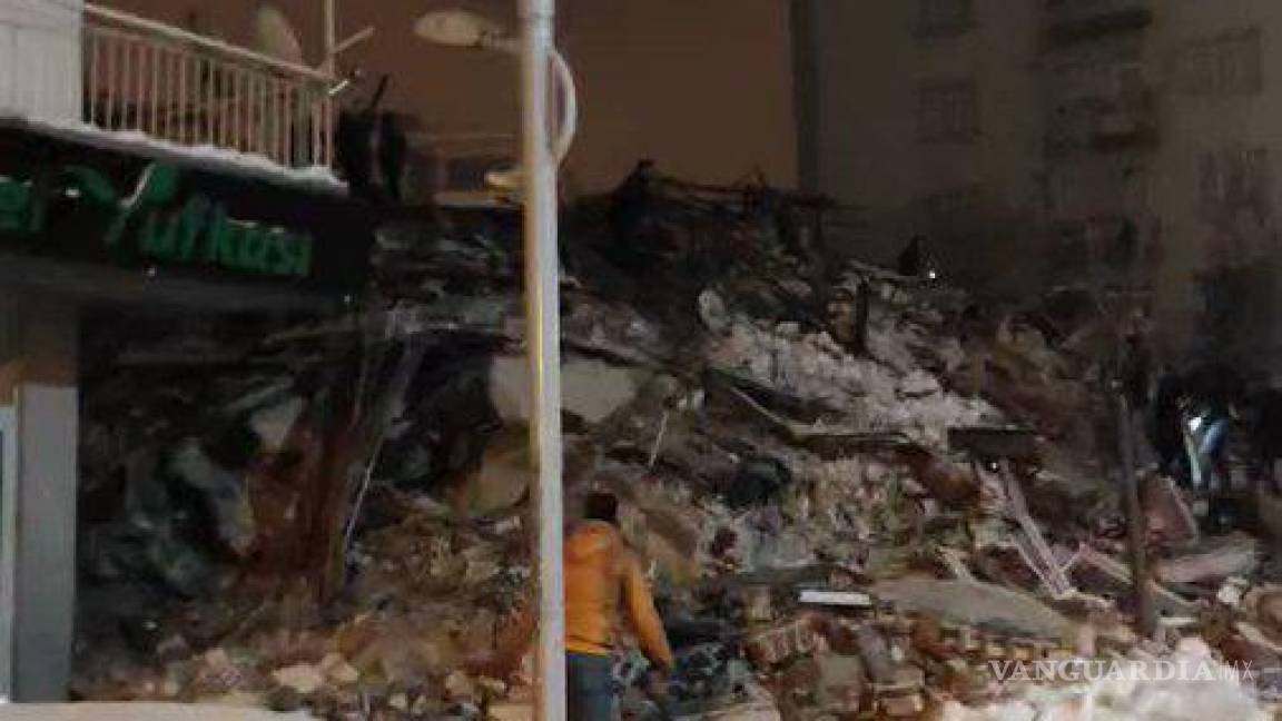 Terremoto de 7.8 de magnitud sacude el centro de Turquía