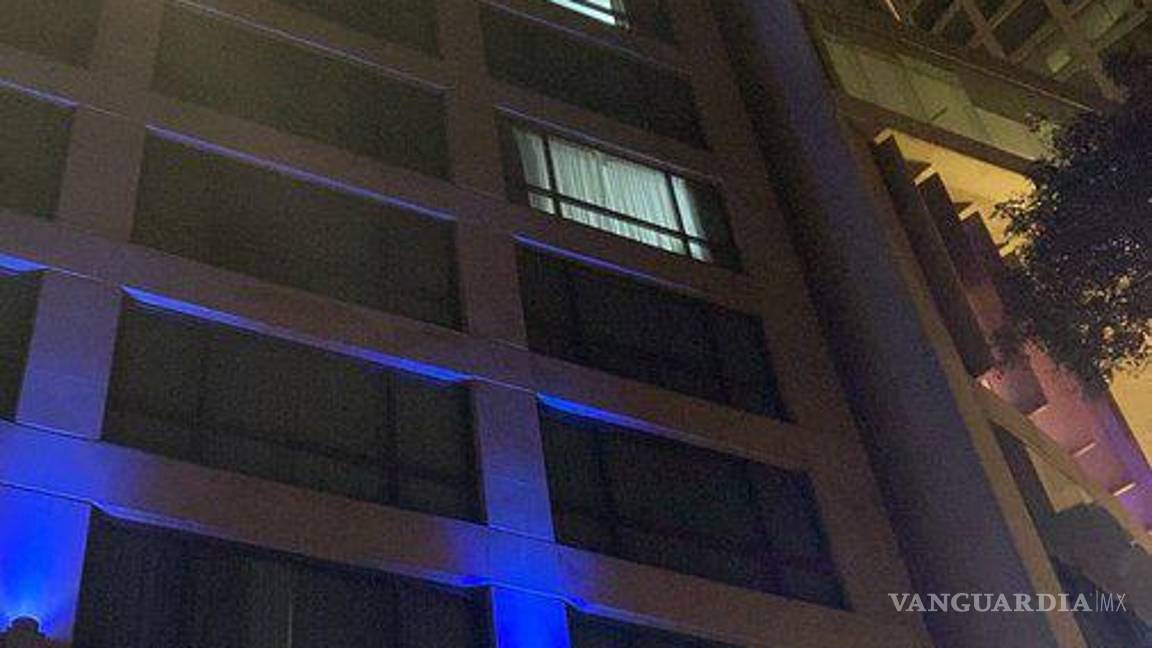 $!50 minutos y nadie hizo nada... Mujer se suicida arrojándose de un edificio en Paseo de la Reforma (videos)