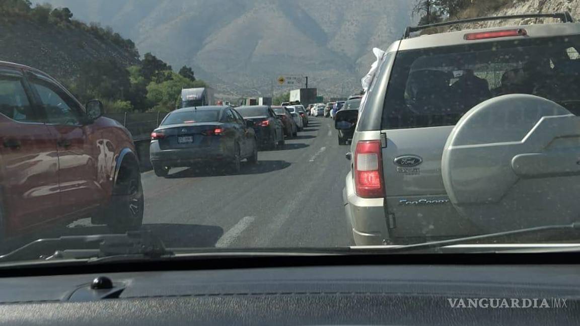 $!Automovilistas reportaron trayectos de más de tres horas para volver a Saltillo desde comunidades como San Antonio de las Alazanas y Huachichiles.