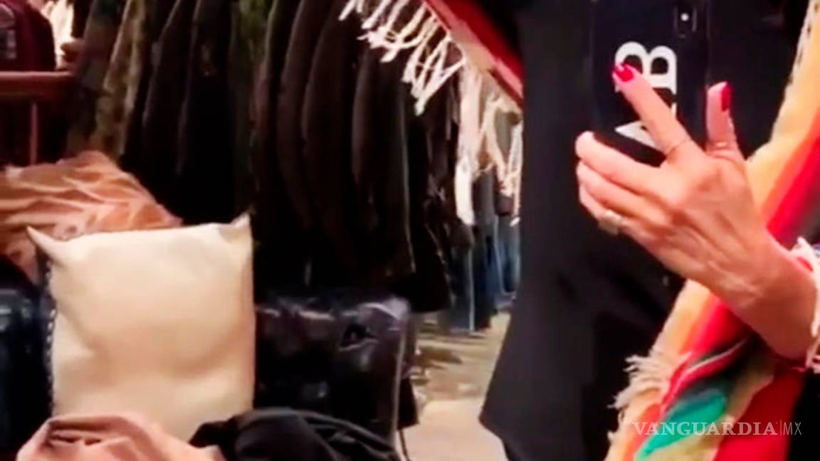 $!Como saltillense, ¡Victoria Beckham luce un sarape!