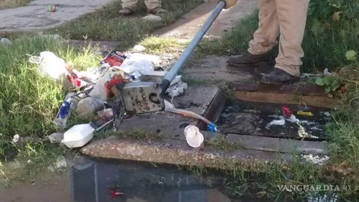 $!Realiza Simas Torreón operativos de desazolve en colonias