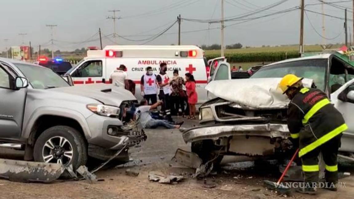 Impacto frontal entre camionetas deja 8 heridos en Torreón