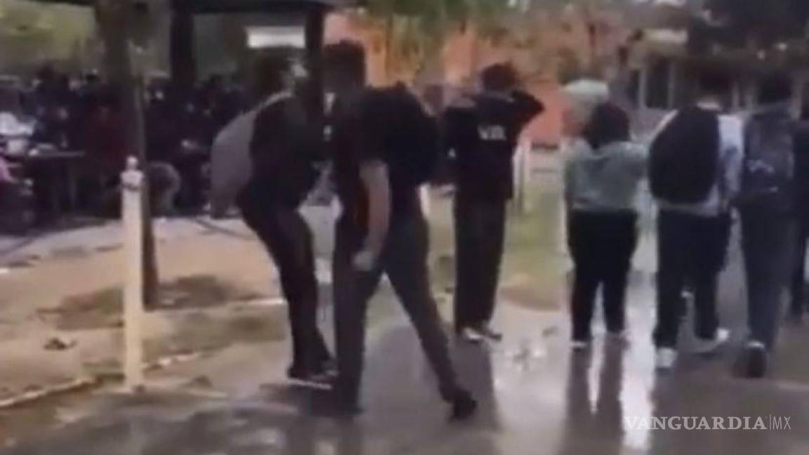 Graban a alumno de Cbtis 36 de Monclova que golpea a compañero (video)