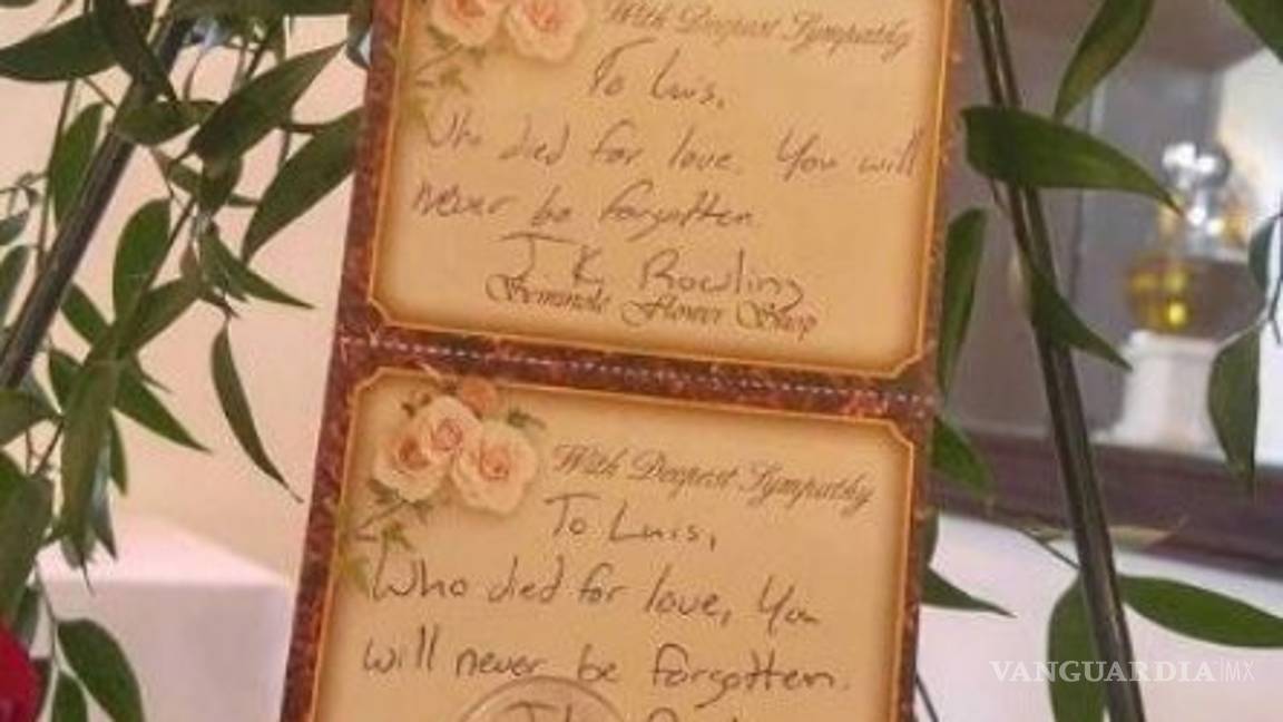 $!J.K. Rowling envió flores a funeral de víctima en Orlando