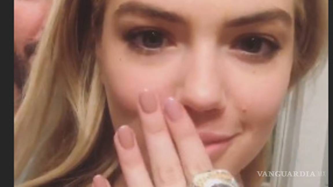$!Kate Upton presume su 'enorme anillo de compromiso'