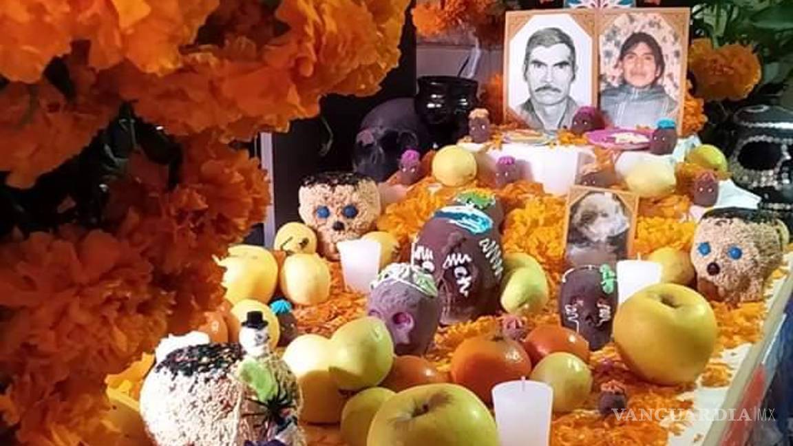 $!¿Ya viste estos altares en Saltillo? Dedicados a familiares, Walt Disney, Juan Gabriel, Cri-Cri y más (Fotos)