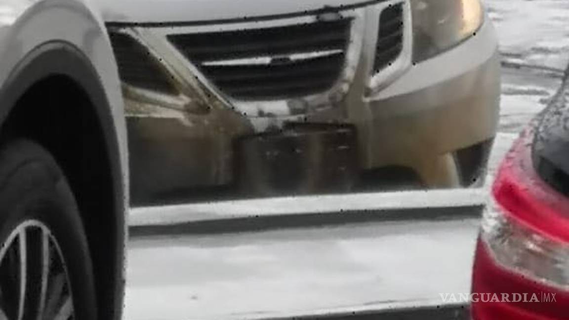$!Tormenta eléctrica en Saltillo causa daños a auto (video)