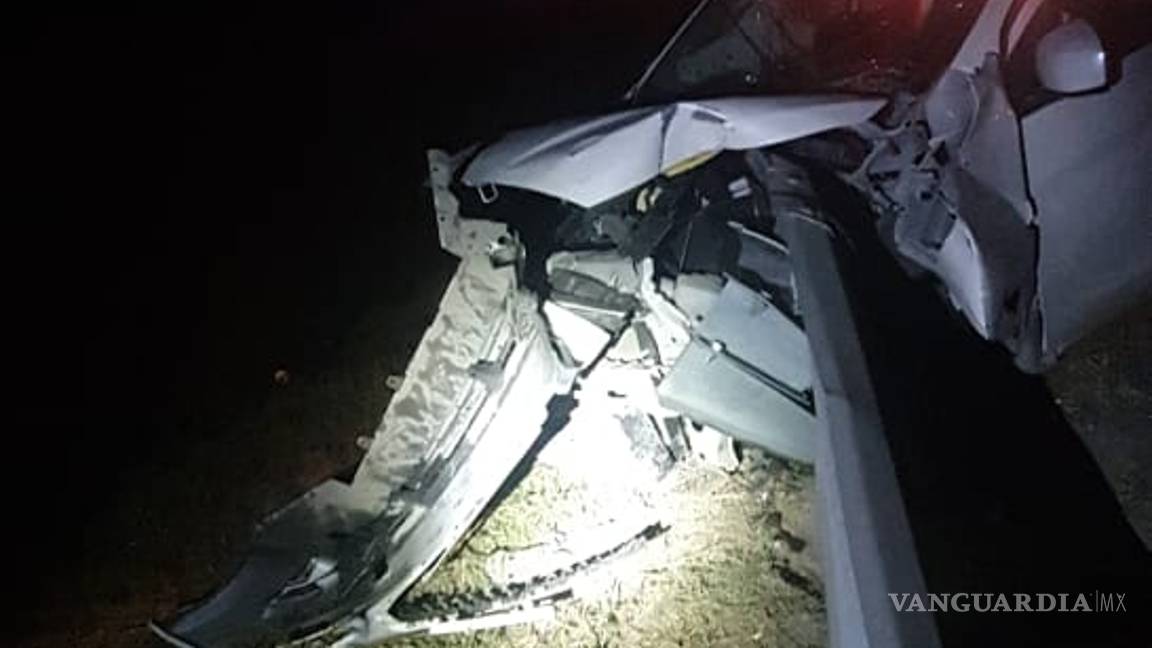 $!Tráiler le cierra el paso y se estrella contra barrera