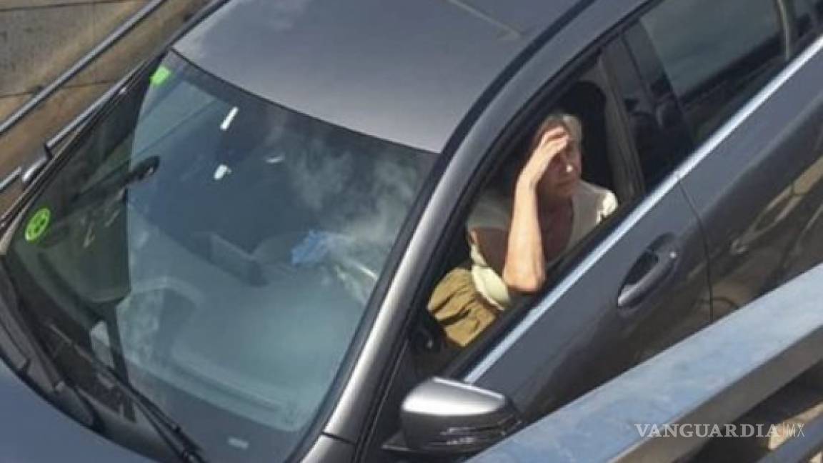 $!Conductora metió su auto al Metro, confundió la entrada con estacionamiento