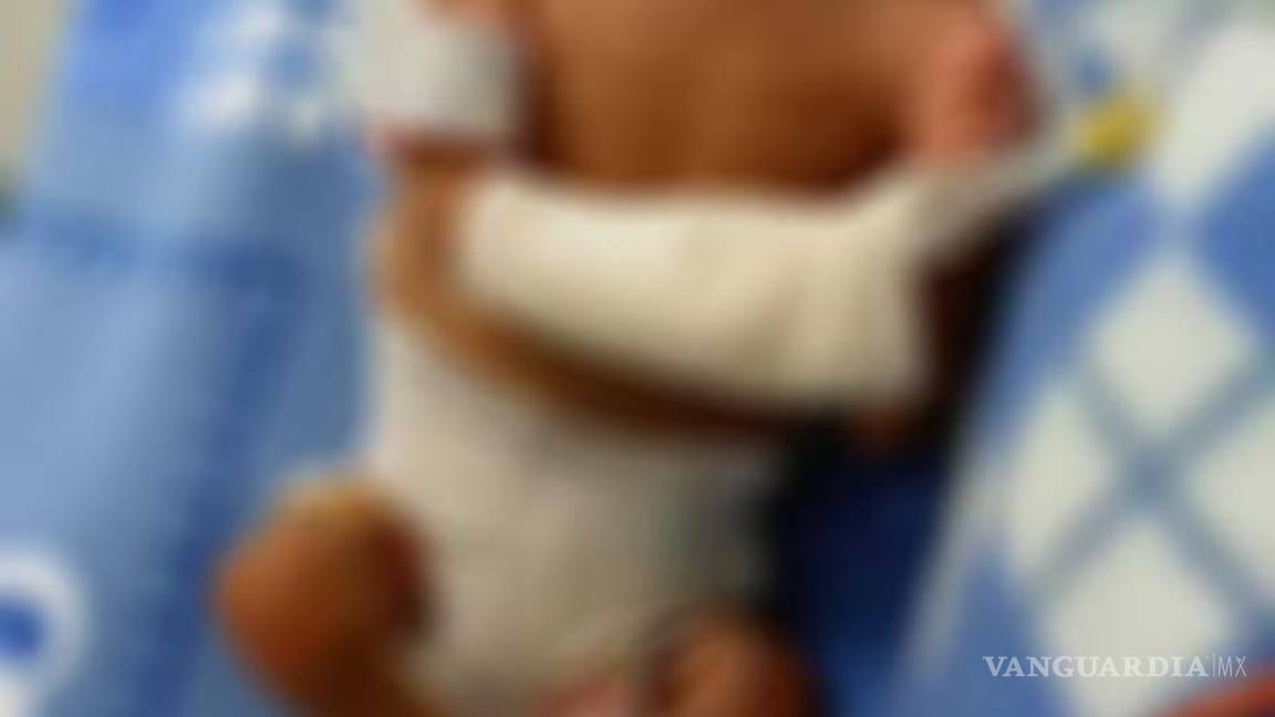 $!Mamás sufren carencias afuera del hospital materno-infantil de Saltillo; suplican por ayuda y donaciones