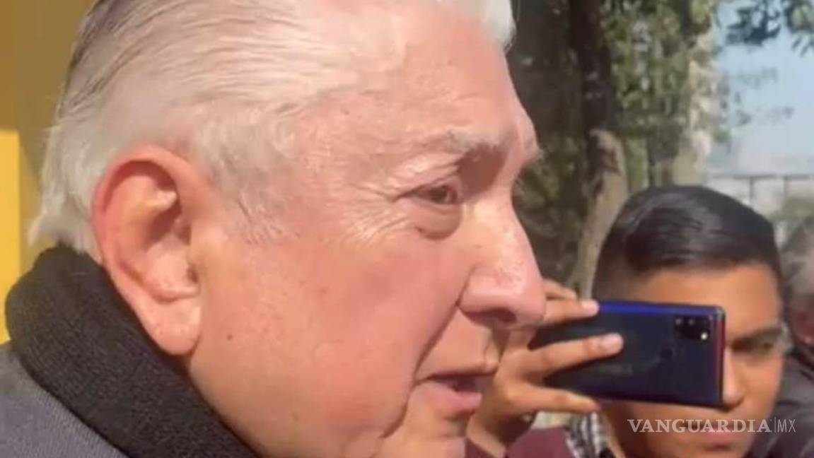 $!Ex gobernador de Nuevo León, Sócrates Rizzo, da palabras de despedida a Carlos Bremer.