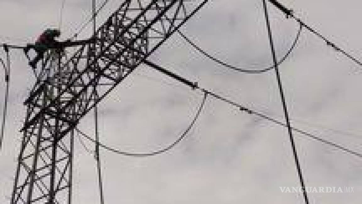 Mega apagón mantiene sin energía eléctrica al primer cuadro de Torreón
