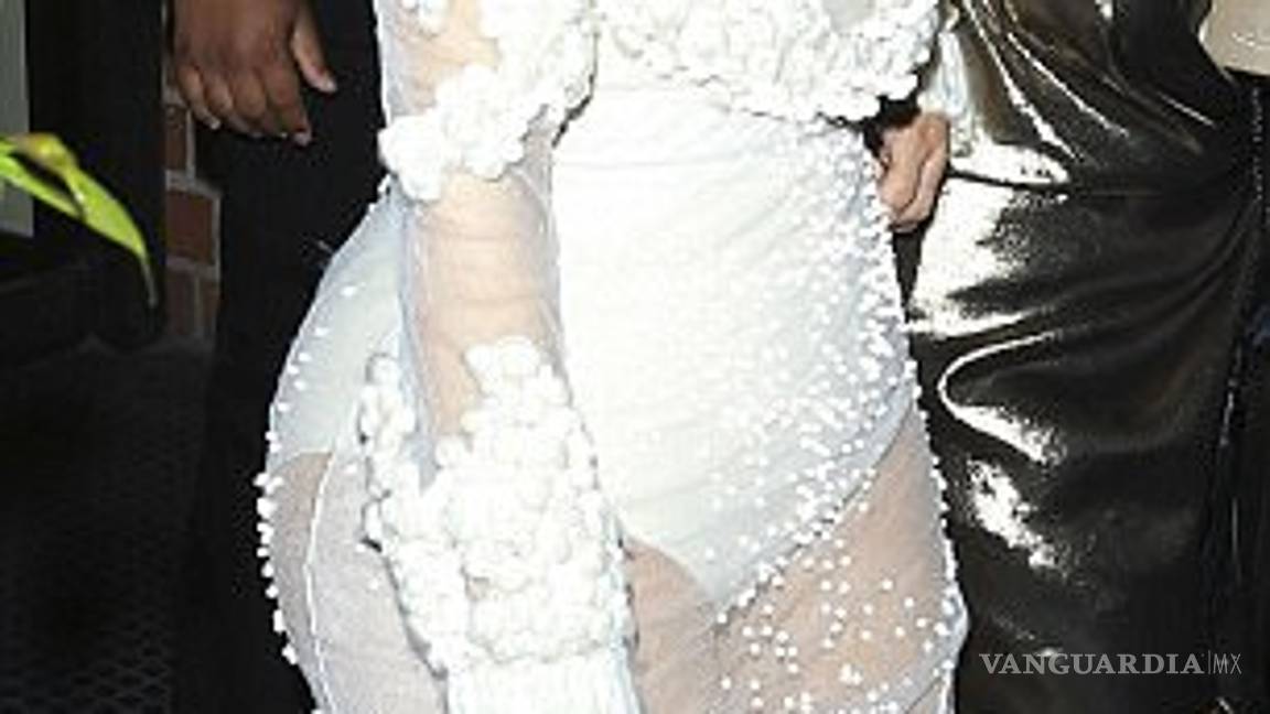 $!Kim Kardashian ha vuelto a la alfombra roja y luce espectacular