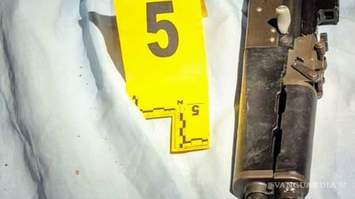 Catean inmueble tras asesinato de dos policías en Guadalupe, Nuevo León; encuentran armas, cartuchos y chips