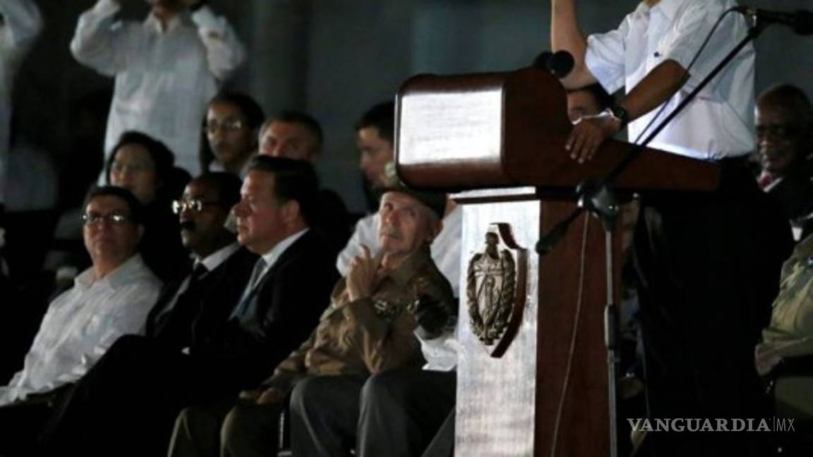 $!Miles de personas despiden a Fidel Castro en La Habana