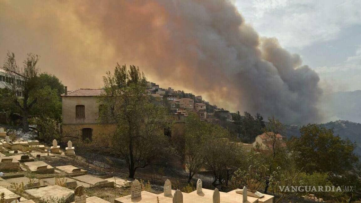 Fallecen 69 personas en incendios de Argelia