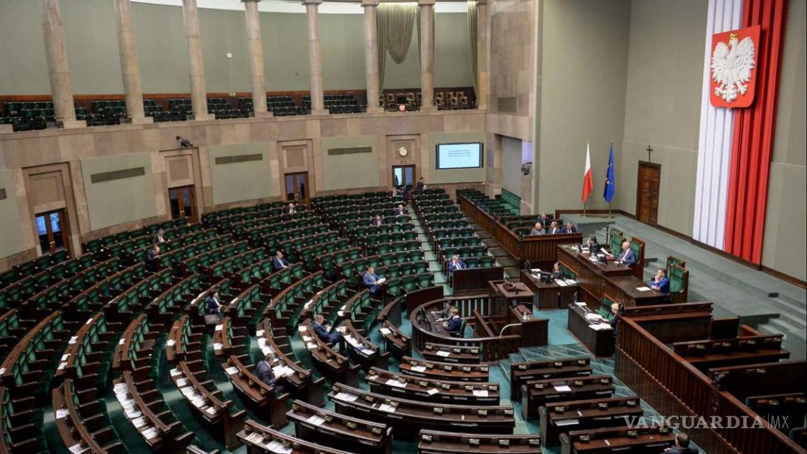 $!Oposición polaca ocupa Parlamento en protesta navideña