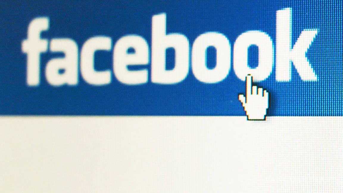 Facebook revisará cuentas y eliminará las que considere falsas