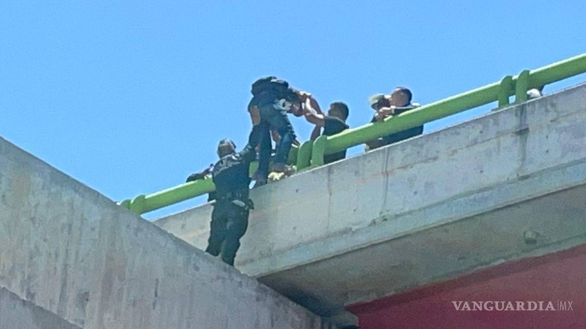 $!El policía Luis Gilberto Campos Reyna, del Agrupamiento Bancario, quien con su habilidad de convencimiento logró que el hombre de 28 años desistiera de su intento.